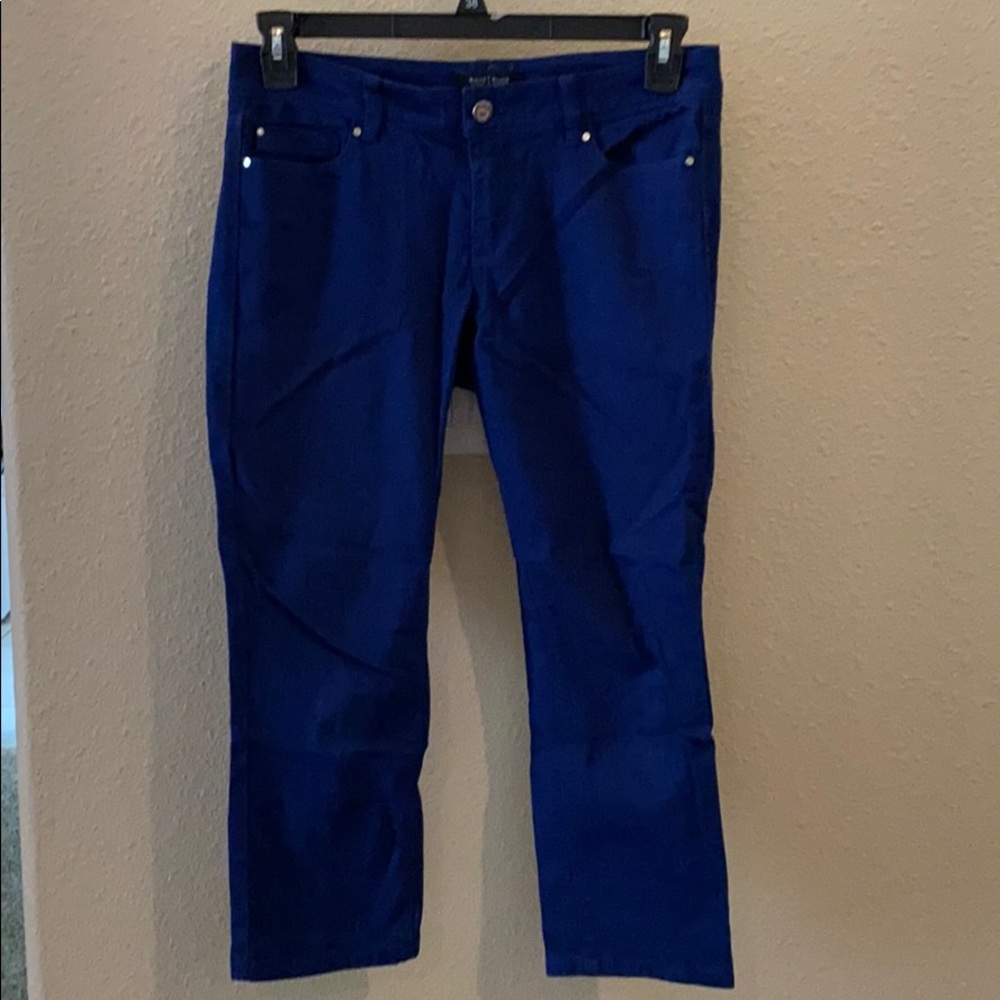 Cropped colored jeans
